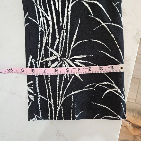 Talbots Size 10 Black White Bamboo Print Pedal Pusher Capris Pants Stretch - Picture 9 of 9